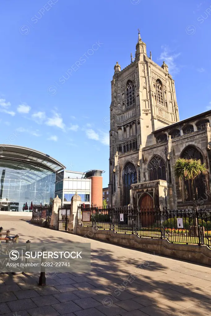 England, Norfolk, Norwich. St Peter Mancroft church and the Forum building, the landmark Millennium project for the East of England and home to the Norfolk & Norwich Millennium Library.