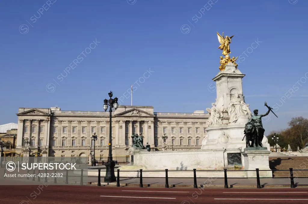 England, London, Buckingham Palace. The Queen Victoria Monument in Queen's Gardens outside Buckingham Palace.