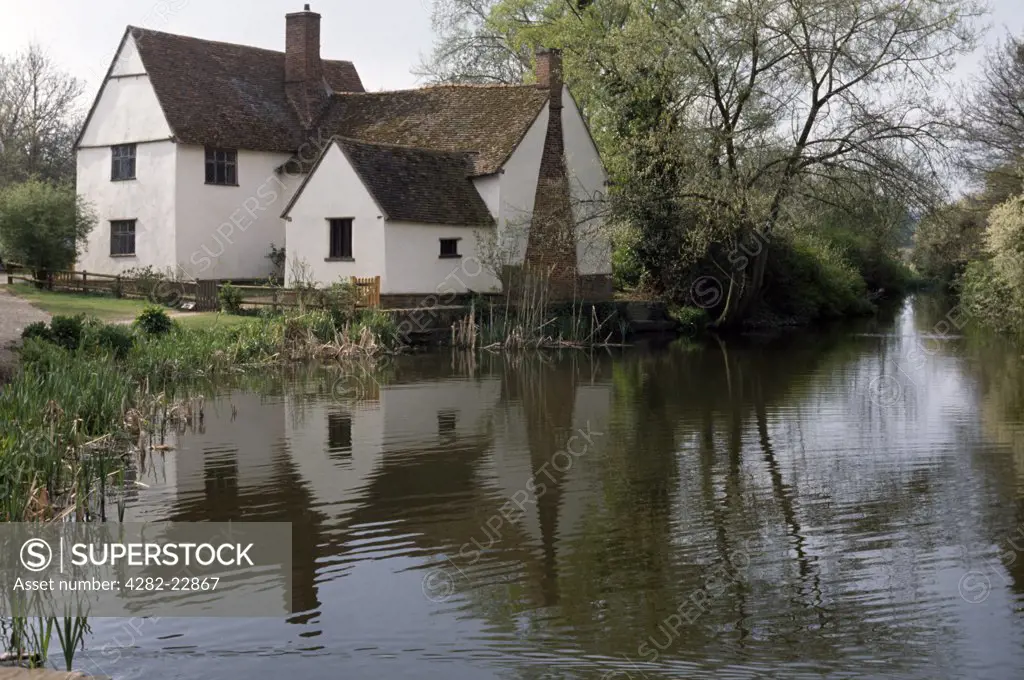 England, Suffolk, Flatford. Willy Lotts cottage, a 16th-century cottage in Flatford made famous by being the subject of John Constable's painting, The Hay Wain.