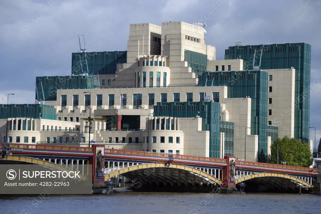 England, London, Vauxhall. The SIS Building (also known as the MI6 building), headquarters of the British Secret Intelligence Service on the south side of the River Thames by Vauxhall Bridge.