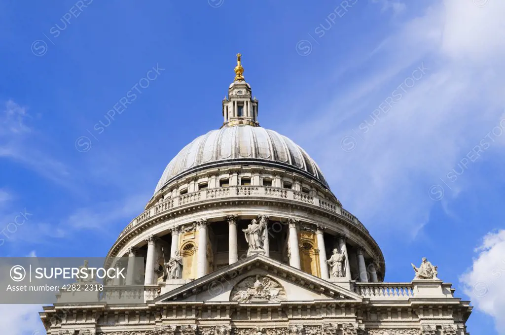 England, London, City of London. Domed roof, inspired by St Peter's Basilica in Rome, of St Paul's Cathedral, designed by Sir Christopher Wren.