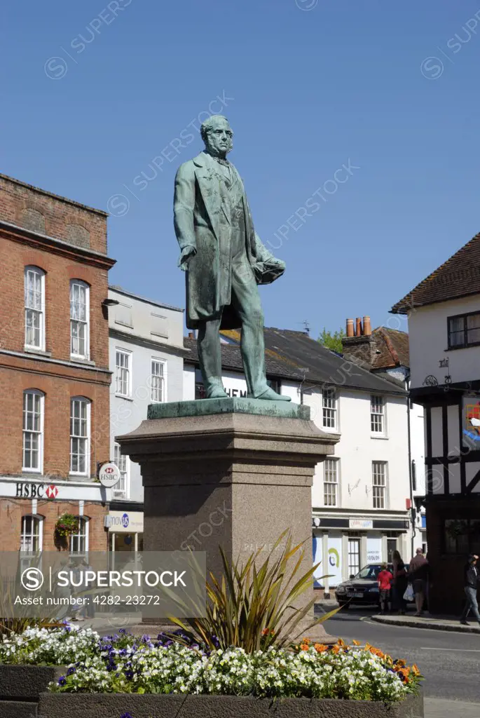 England, Hampshire, Romsey. A statue of Lord Palmerston in Market Place, Romsey. Lord Palmerston was twice Prime Minister between 1855 and 1865.