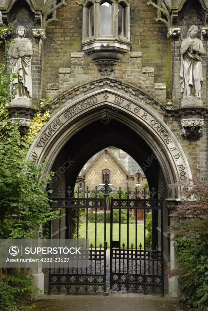 England, London, Highgate. The entrance to Holly Village in Swains Lane.