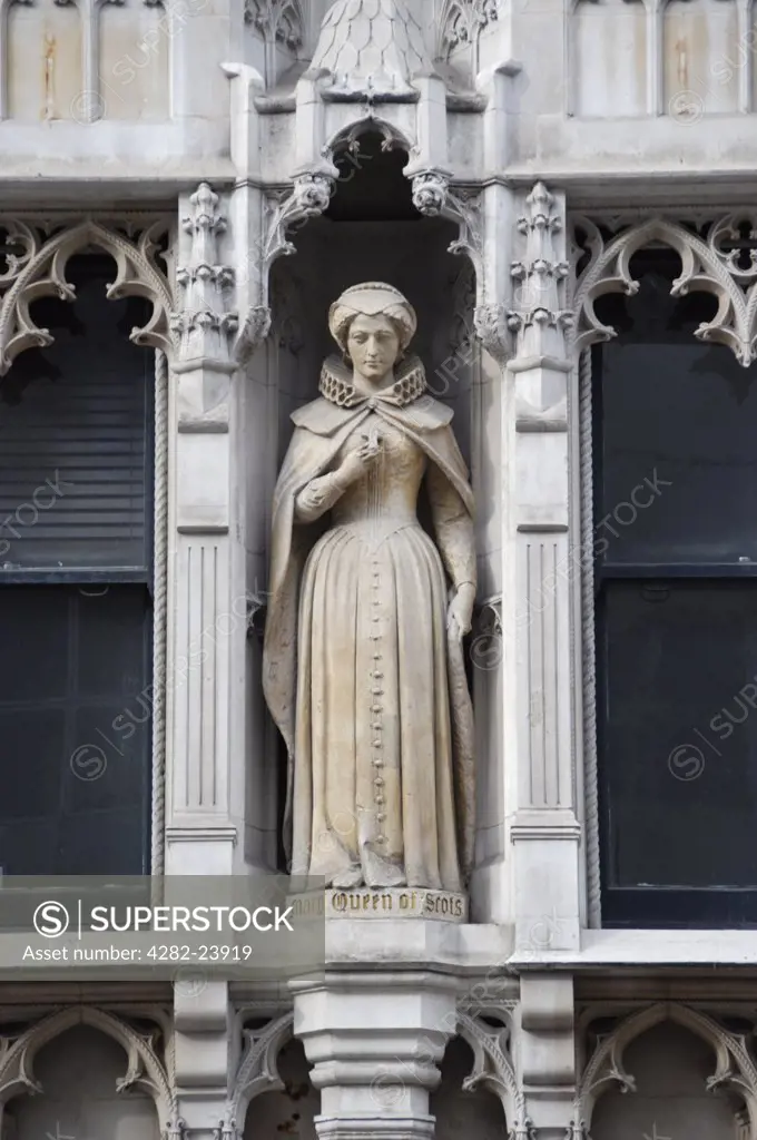 England, London, City of London . A close up of a statue of Mary Queen of Scots in Fleet Street.