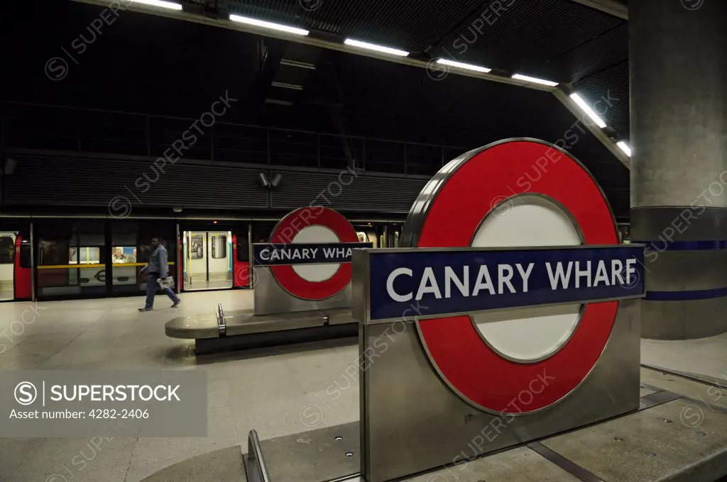 England, London, Canary Wharf. A tube train waiting at a platform in Canary Wharf Underground Station.