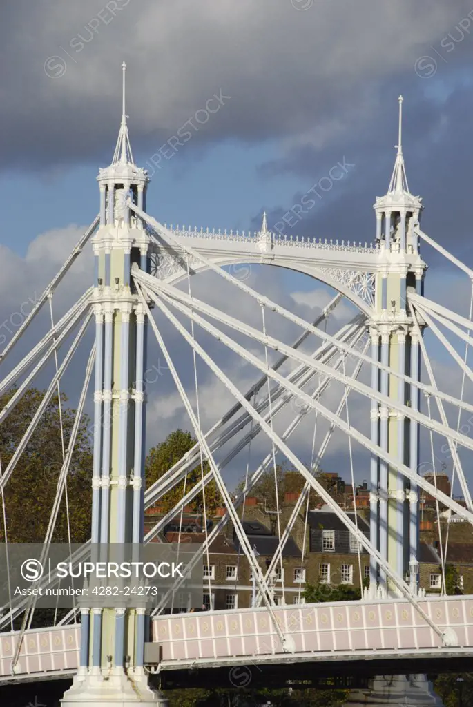 England, London, Chelsea. A view from the river bank to the Albert Bridge in Chelsea.
