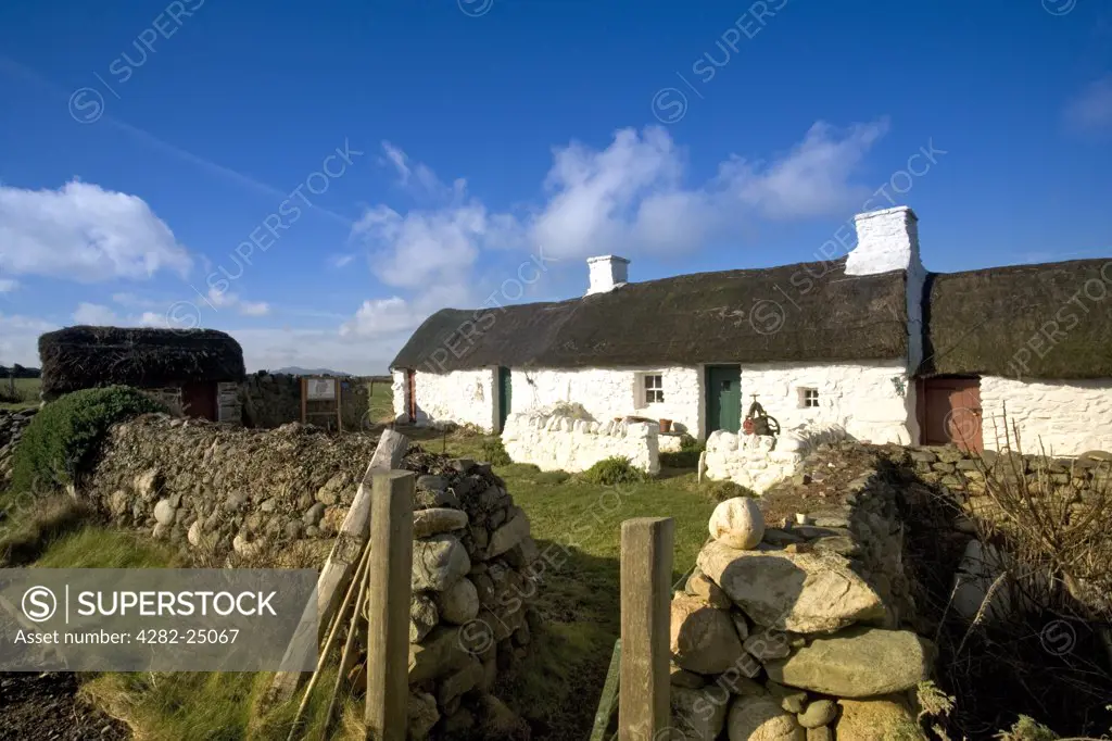 Wales, Isle of Anglesey, Tyddyn Dai. A view of Swtan. Swtan is the last thatched cottage on Anglesey and has been completely restored as a folk museum by the National Trust.