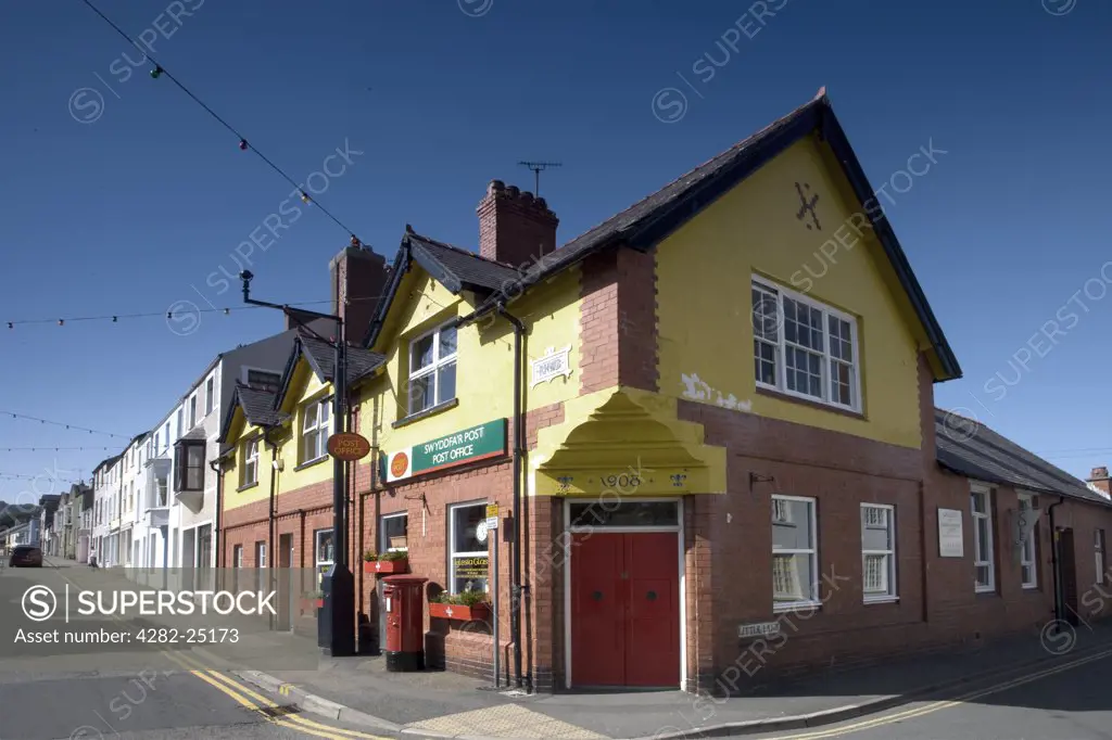 North Wales, Isle of Anglesey, Beaumaris. Exterior of a brightly coloured post office.