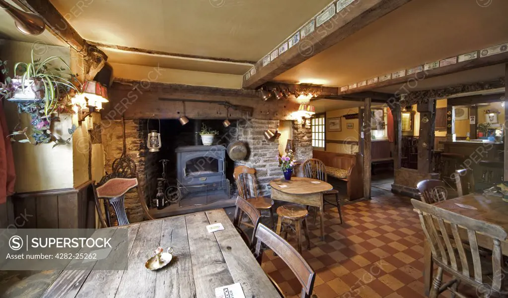 England, Worcestershire, Worcester. Interior of a traditional public house.