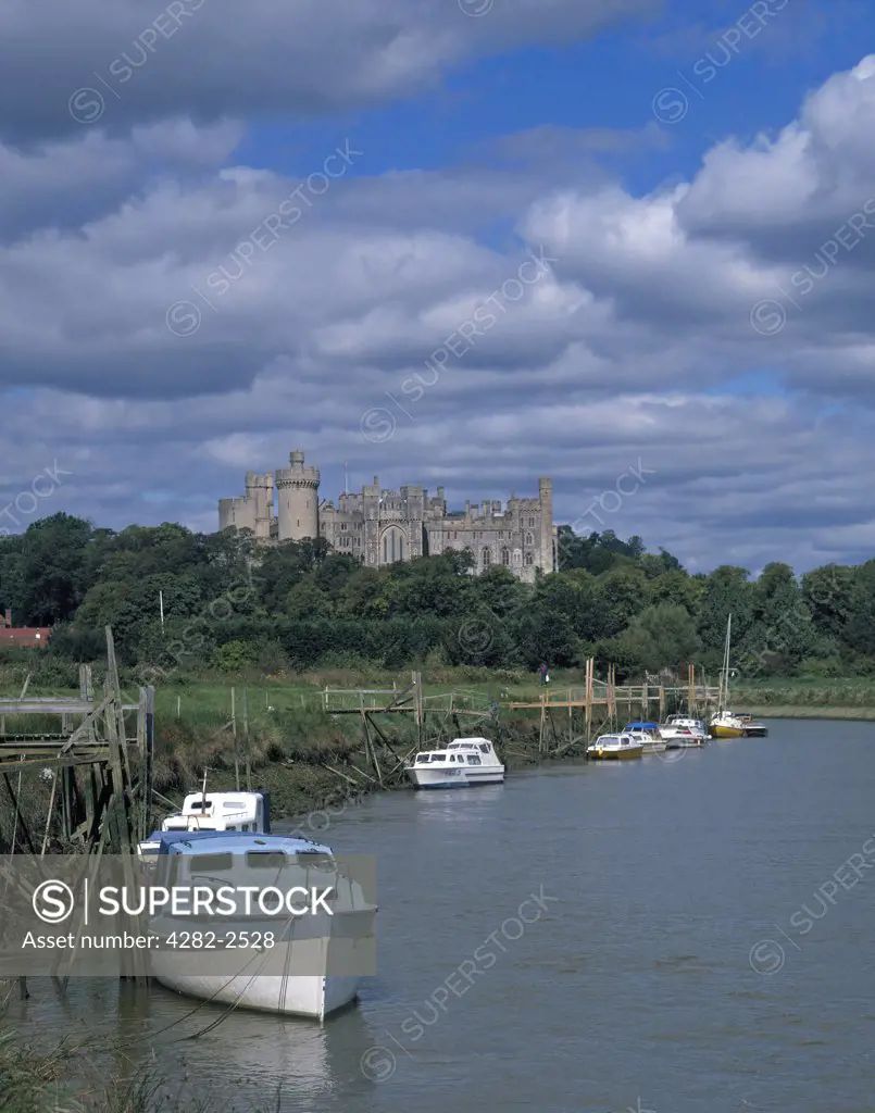 England, West Sussex, Arundel. The River Arun and Arundel Castle.