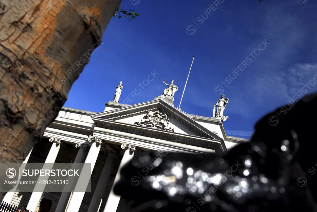 Republic of Ireland, Dublin, Bank of Ireland. A view to the columns of the Bank of Ireland in central Dublin.
