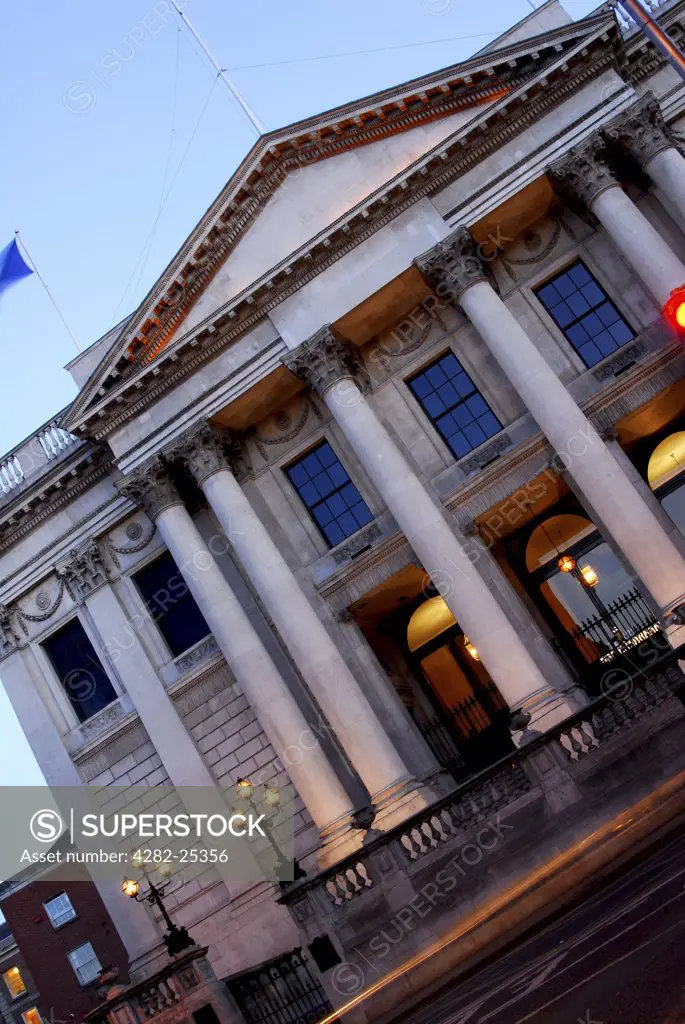 Republic of Ireland, Dublin, City Hall . The front of Dublin's City Hall at dusk.