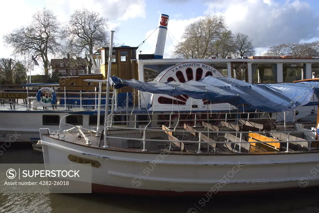 England, London, Kingston upon Thames. Yarmouth Belle steamboat alongside  a pleasure boat 'Jeff' on the River Thames in Kingston upon Thames.