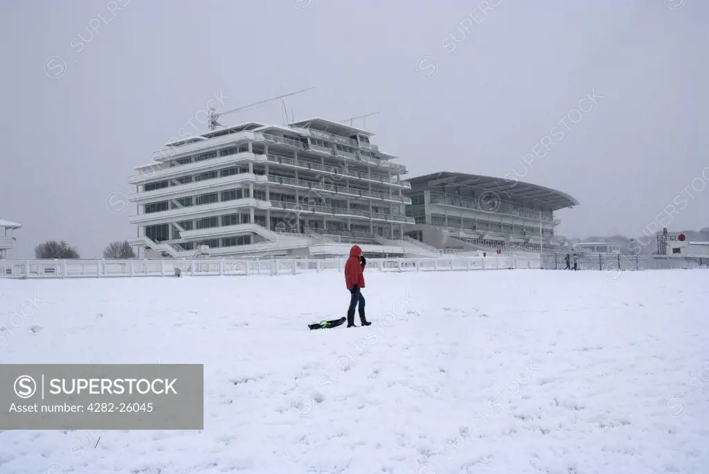 England, Surrey, Epsom. People with sledges looking for a good slope at Epsom racecourse.