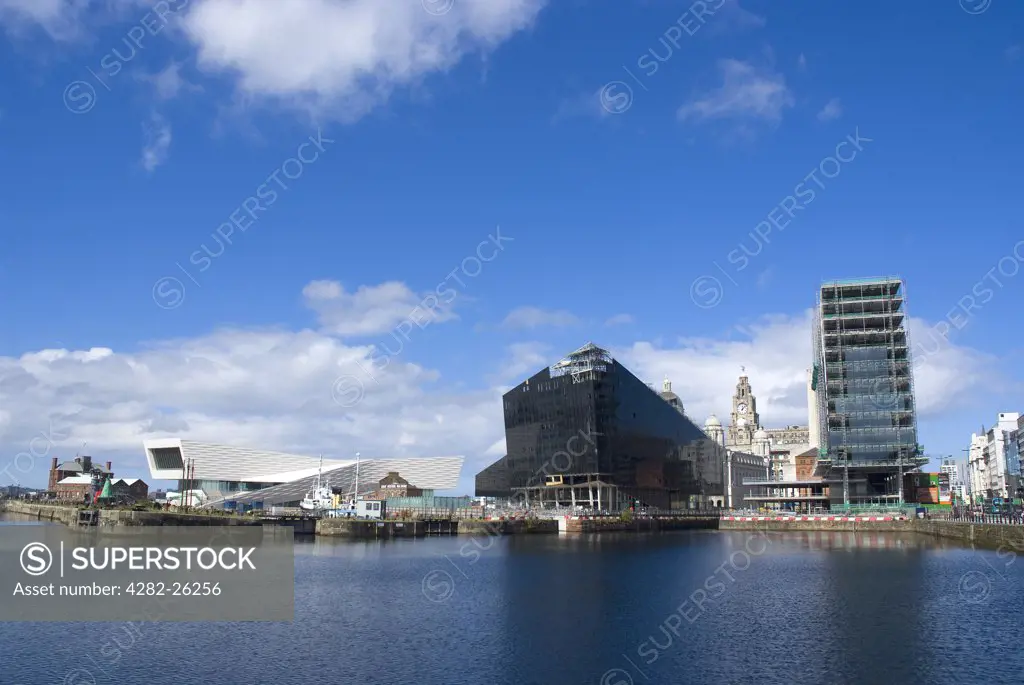 England, Merseyside, Liverpool. The changing Liverpool skyline featuring the new Museum of Liverpool on Mann Island.