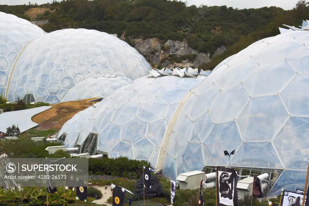 England, Cornwall, The Eden Project. The gardens and gigantic domes of the Eden Project in Cornwall.