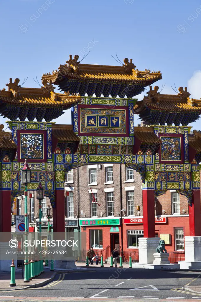 England, Merseyside, Liverpool. The Imperial Arch (opened 2000) marking the entrance into Chinatown in Liverpool, one of the oldest established Chinese communities in Europe.