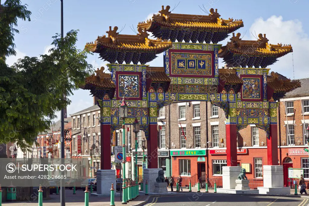 England, Merseyside, Liverpool. The Imperial Arch (opened 2000) marking the entrance into Chinatown in Liverpool, one of the oldest established Chinese communities in Europe.