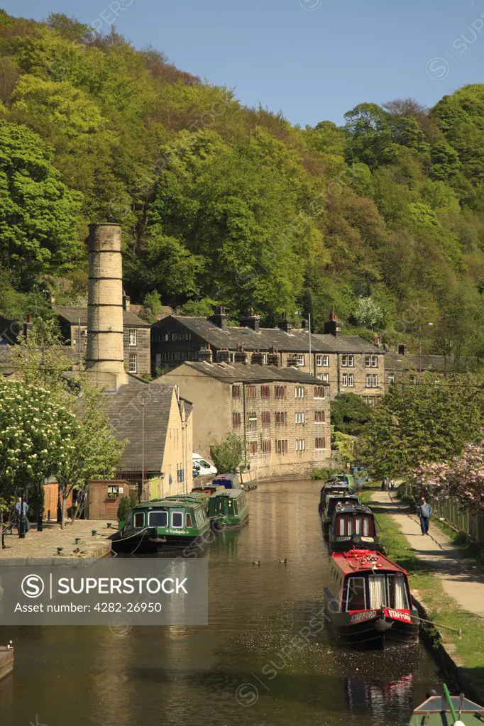 England, West Yorkshire, Hebden Bridge. A view of the Rochdale canal.