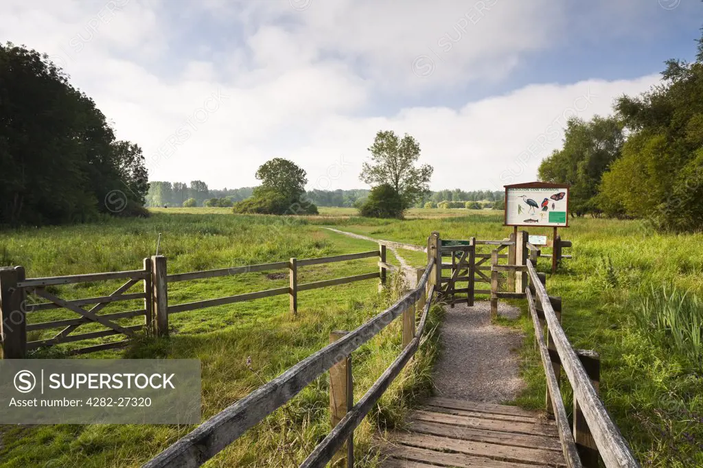 England, Hampshire, Chilbolton. A wooden footbridge leading to Chilbolton Cow Common.