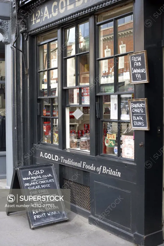 England, London, Shoreditch. Exterior of a delicatessen shop. During the tail end of the 19th century, Shoreditch was one of the most hopeless slum areas in London and renowned only for three things: poverty, crime and prostitution.