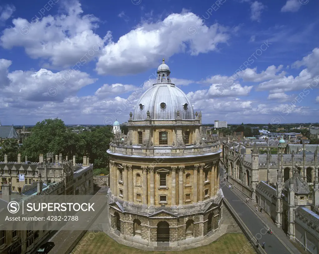 England, Oxfordshire, Oxford. View of the city from the top of St. Mary's church tower.