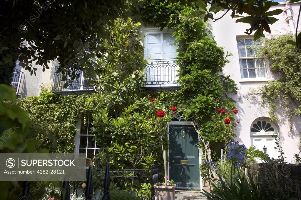 England, London, Hampstead. Exterior view of a house at Flask Walk in Hampstead.