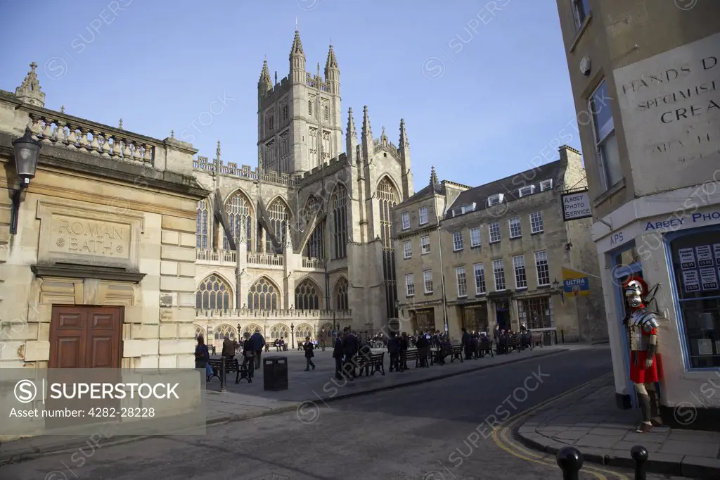 England, North East Somerset, Bath. View of Bath Abbey from York Street in the city centre of Bath.