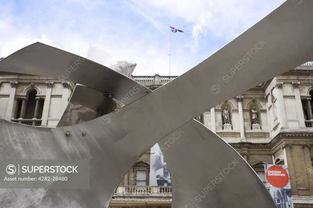 England, London, Piccadilly. Brian Kneale's Triton 3 stainless steel sculpture outside the Royal Academy of Arts for the annual summer exhibition.