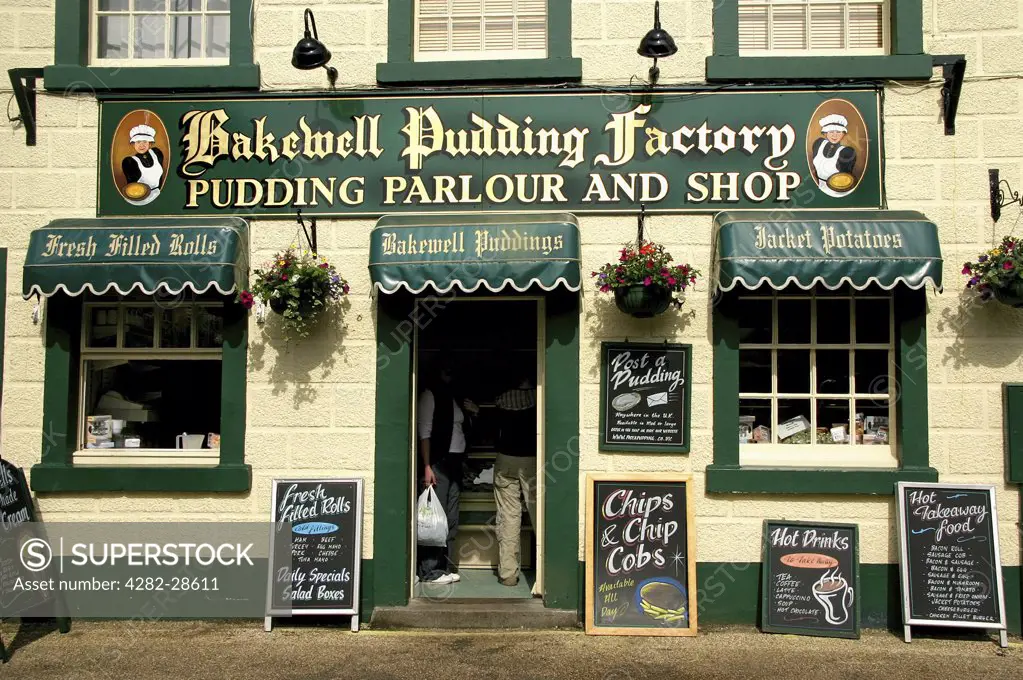 England, Derbyshire, Bakewell. The Old Original Bakewell Pudding Shop, home of the famous Bakewell Pudding.