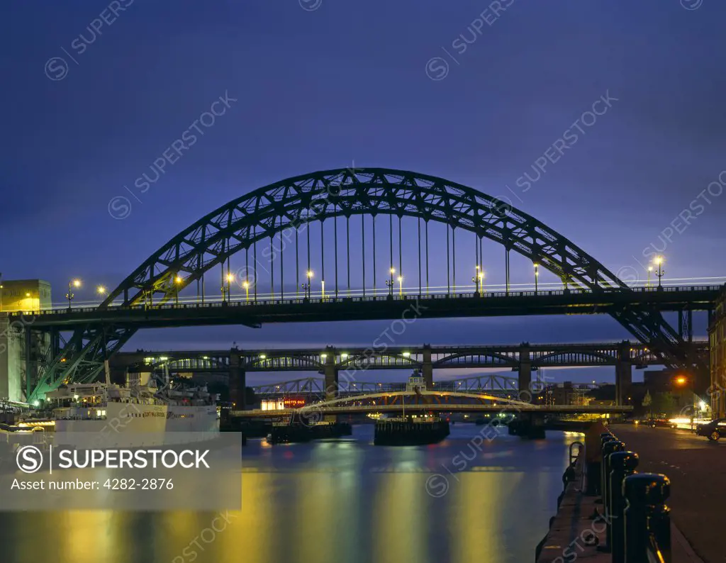 England, Tyne and Wear, Newcastle upon Tyne. Night scene of Tyne Bridge.
