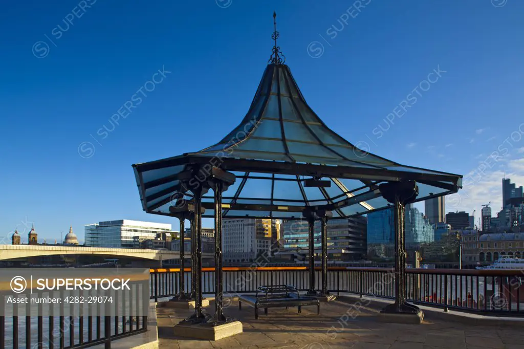 England, London, Southwark. Pavillion on the south bank of the river Thames, with the City of London and St Pauls Cathedral in the background.