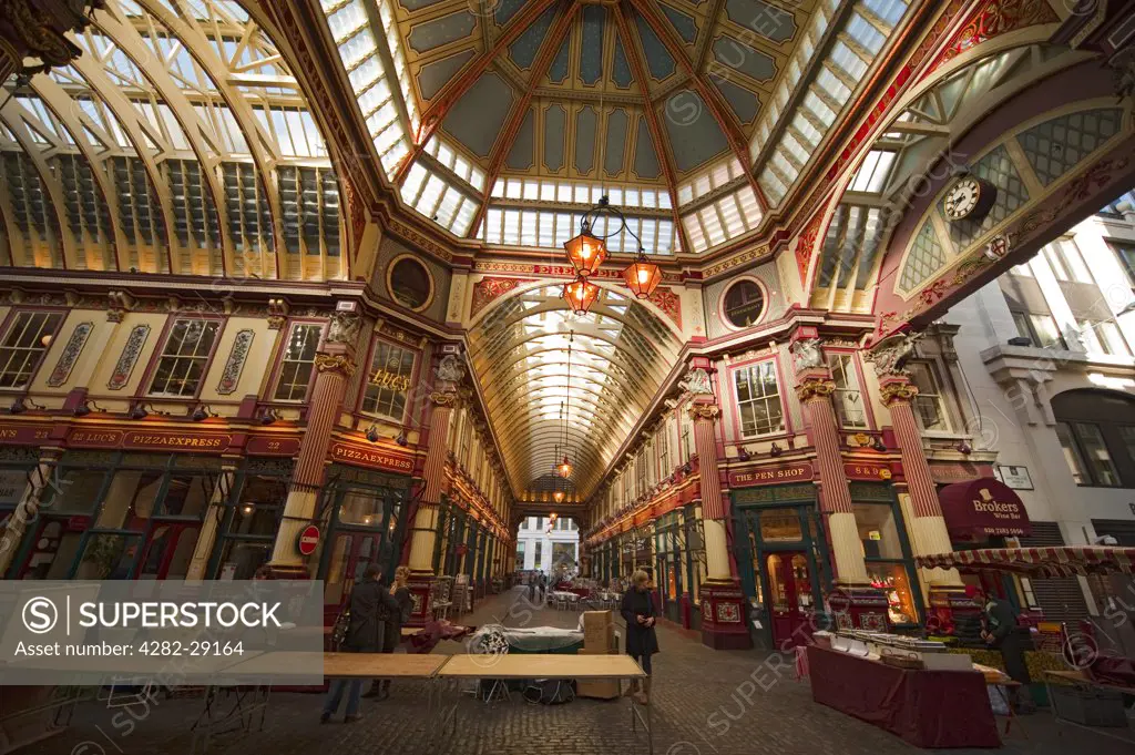 England, London, City of London. Stallholders setting out stalls in the morning at Leadenhall Market, a preserved Victorian covered shopping mall at Gracechurch Street in the City of London.