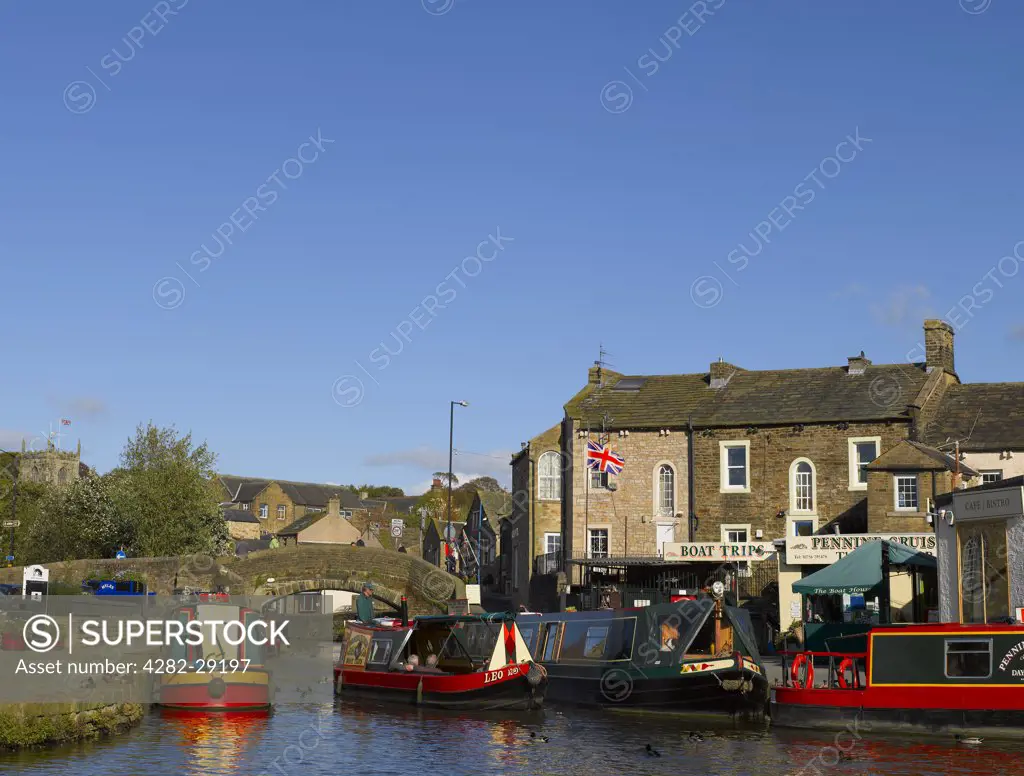 England, North Yorkshire, Skipton. Boat trips on the Leeds and Liverpool canal at Skipton.
