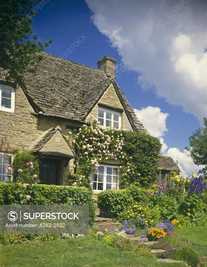 England, Gloucestershire, Longborough. A Cotswold cottage with beautiful summer flowers.