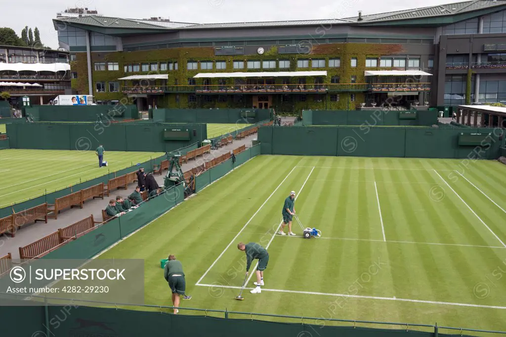 England, London, Wimbledon. Groundsmen preparing court 11 for the 2011 Wimbledon Tennis Championships.