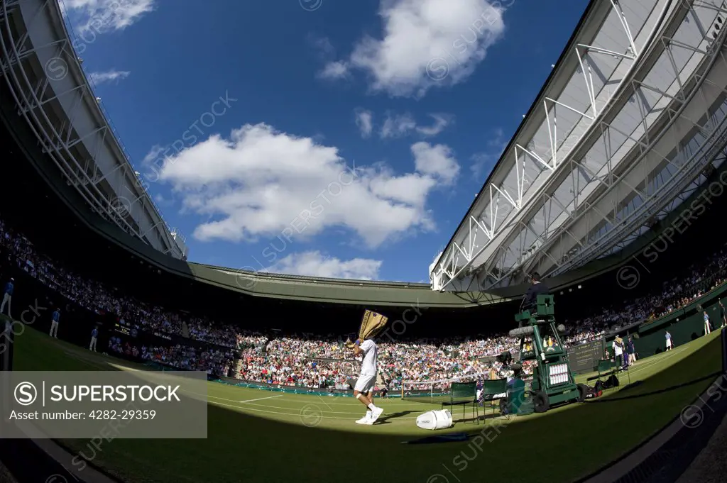 England, London, Wimbledon. Players leaving their chairs to start a new game on Centre Court at the 2011 Wimbledon Tennis Championships.