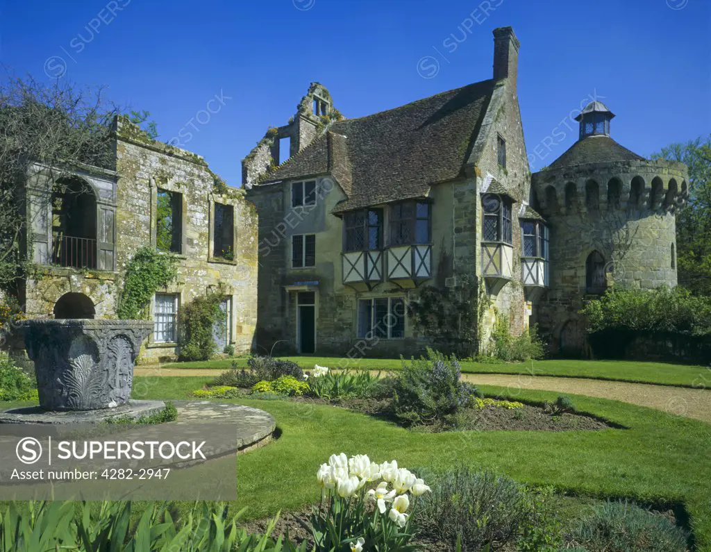 England, Kent, Lamberhurst. A view to Scotney Castle in Kent.