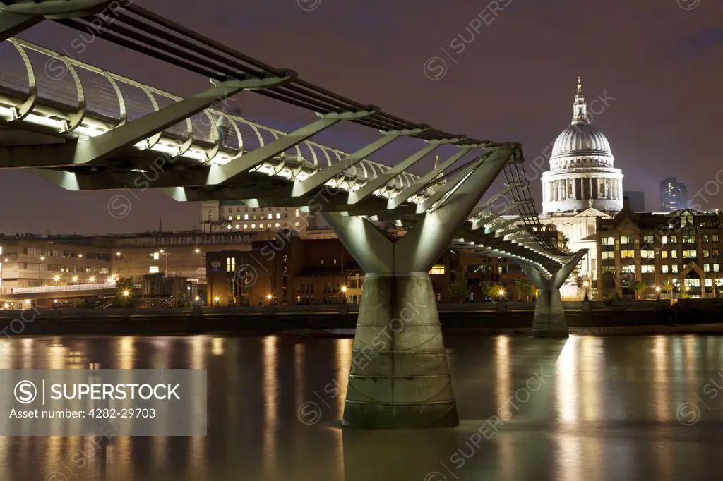 England, London, Millennium Bridge. The Millennium Bridge spanning the River Thames between Bankside on the South Bank and St Paul's Cathedral on the North Bank.