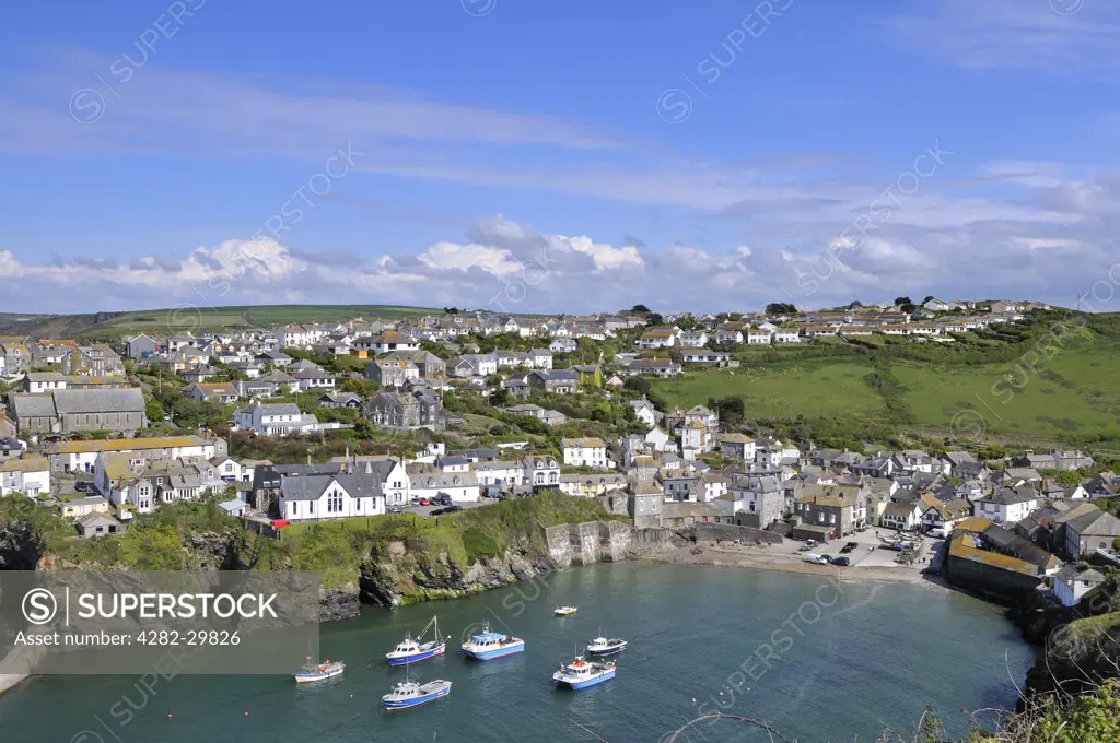 England, Cornwall, Port Isaac. Boats in the harbour of Port Isaac, a small fishing village on the North Cornwall coast.