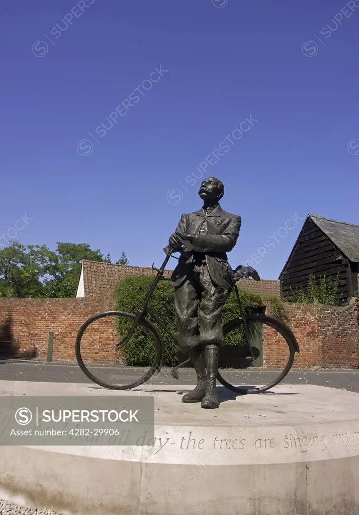England, Herefordshire, Hereford. Bronze statue of Edward Elgar with his Sunbeam bicycle in Cathedral Close.