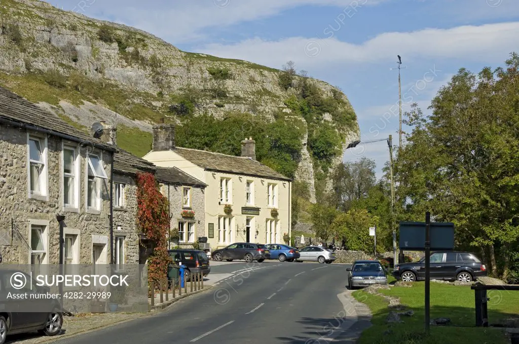 England, North Yorkshire, Kilnsey. Kilnsey Crag overlooking Kilnsey, a small village in Wharfedale.