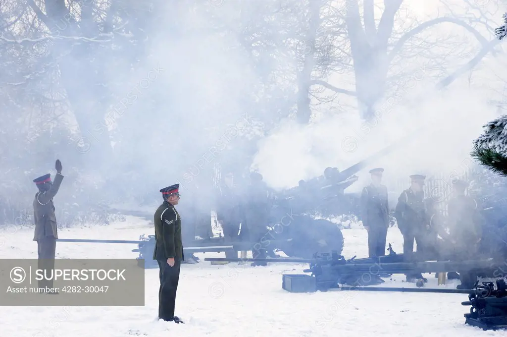 England, North Yorkshire, York. 21 gun salute in Museum Gardens by 35 Battery 39 Regiment Royal Artillery to celebrate the Diamond Jubilee of Queen Elizabeth II's accession to the throne on 6th February 2012.