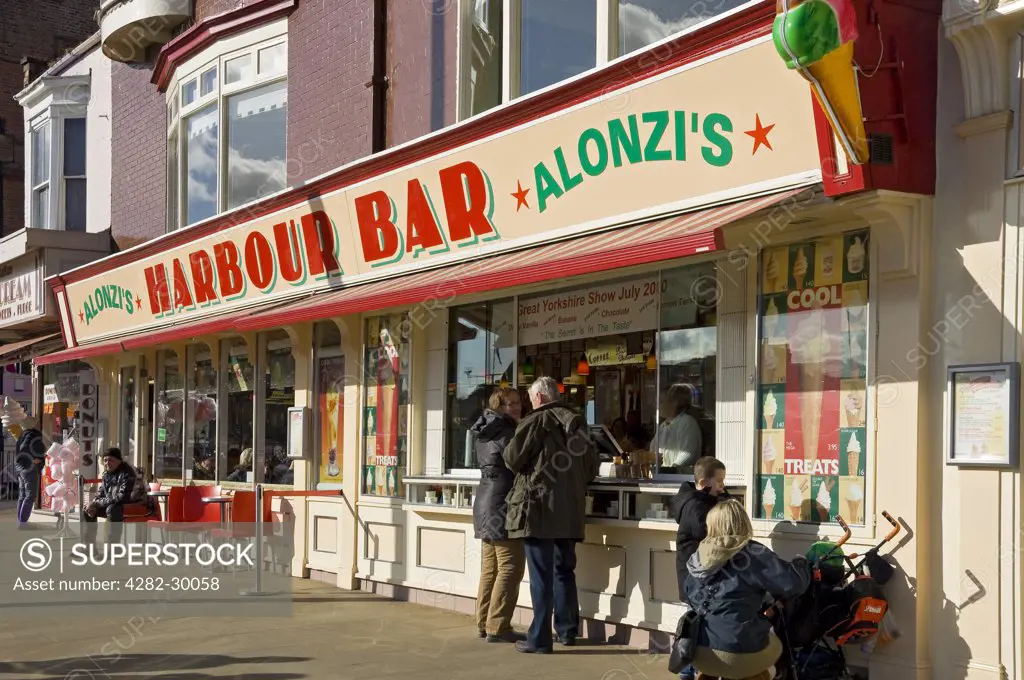England, North Yorkshire, Scarborough. Giulian Alonzi's Harbour Bar in Sandside, Scarborough, famous for some of the best ice cream in England.