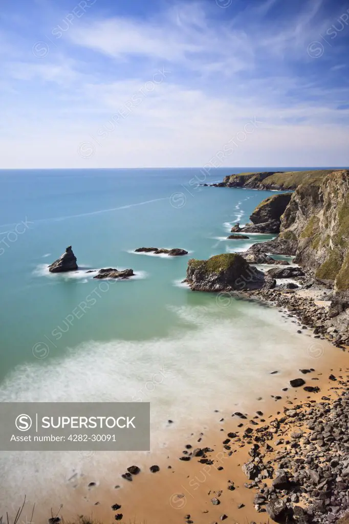 England, Cornwall, Bedruthan Steps. Rugged Cornish coastline at Bedruthan Steps named after a mythological giant 'Bedruthan' who was said to have used rock stacks on the beach as stepping stones.