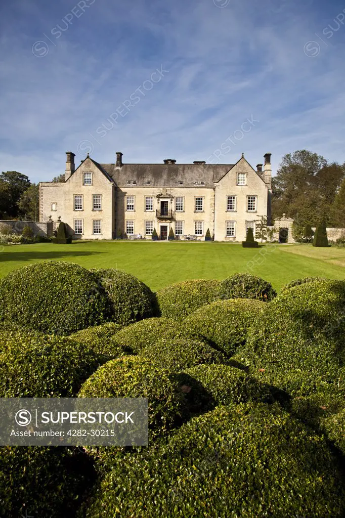 England, North Yorkshire, Nunnington. Nunnington Hall, a country house built largely in the 17th century under the ownership of Richard Graham, 1st Viscount Preston.
