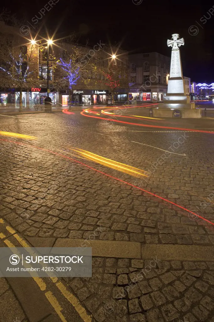 England, Somerset, Taunton. Lights trails from traffic passing by the war memorial in Taunton town centre.