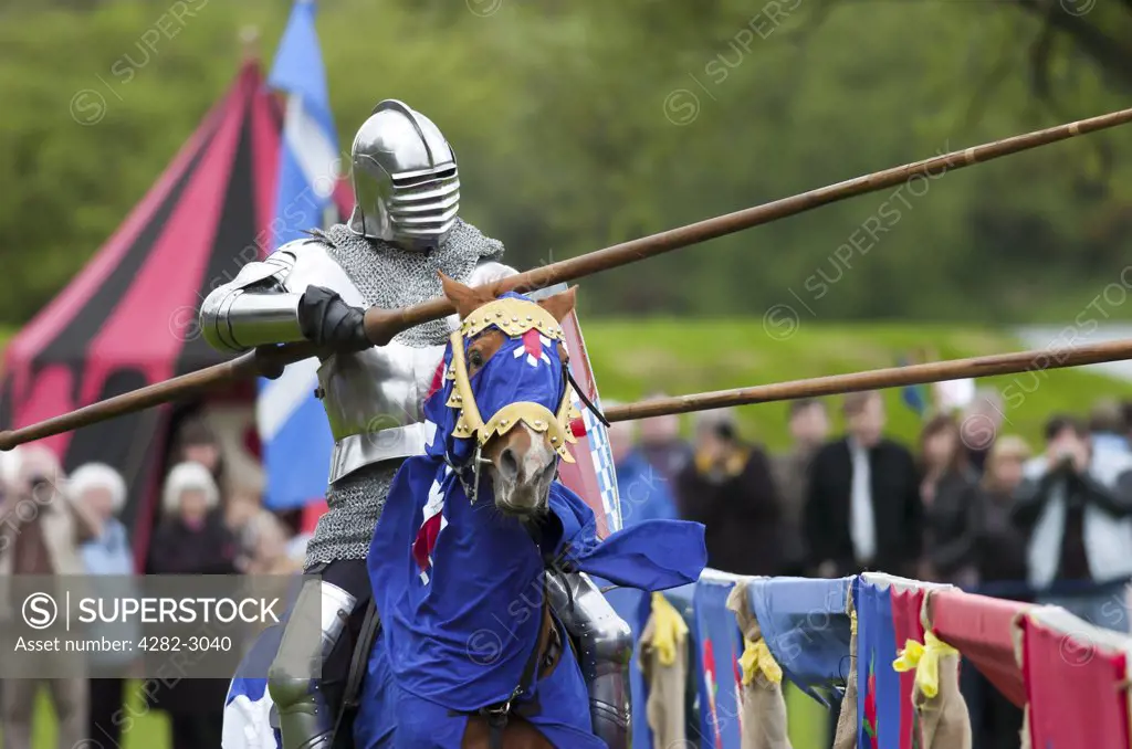 Scotland, West Lothian, Linlithgow. An armoured knight on horseback in a jousting competition at a medieval pageant based around events at Scotland's royal court in 1503. Party at the Palace was held at Linlithgow Palace as a part of Homecoming Scotland 2009.