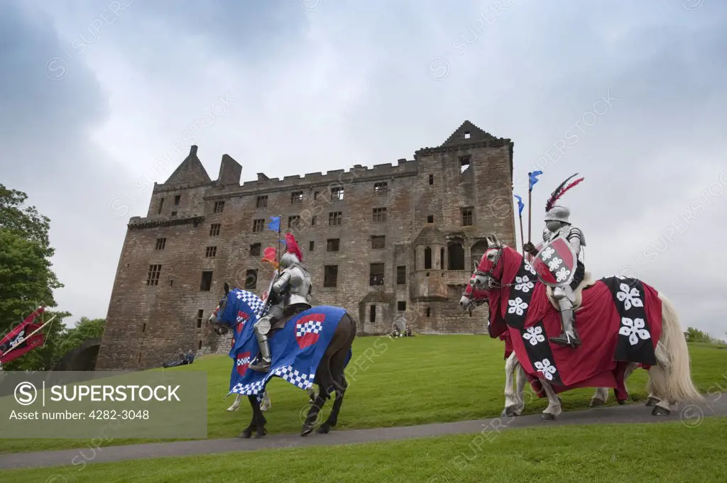 Scotland, West Lothian, Linlithgow. Armoured knights on horseback at a medieval re-enactment based around events at Scotland's royal court in 1503. Party at the Palace was held at Linlithgow Palace as a part of Homecoming Scotland 2009.