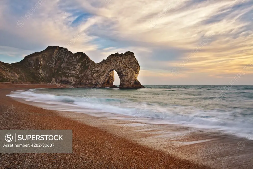 England, Dorset, Durdle Door. Durdle Door, a natural Limestone arch near Lulworth Cove, part of the UNESCO Jurassic Coast at sunset.